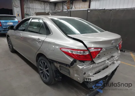 2017 Toyota Camry Le z USA, uszkodzony, nr VIN 4T1BF1FK8HU695432